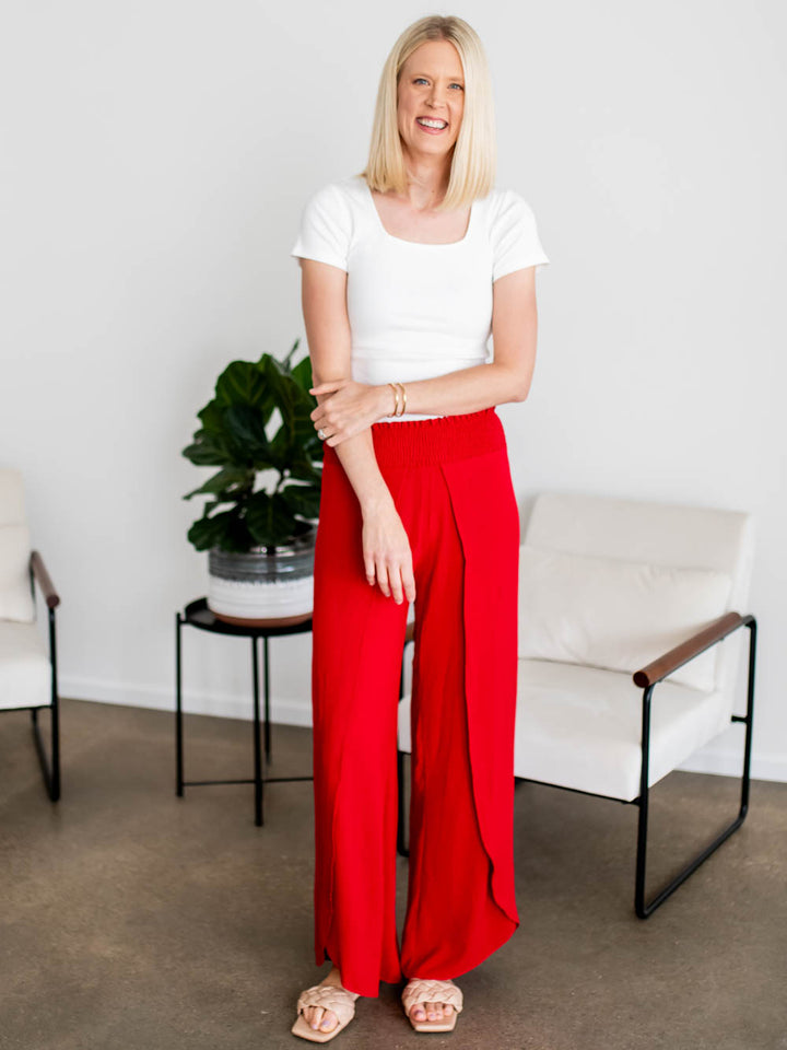 Tall women’s resort-style pants with side slit and relaxed fit
