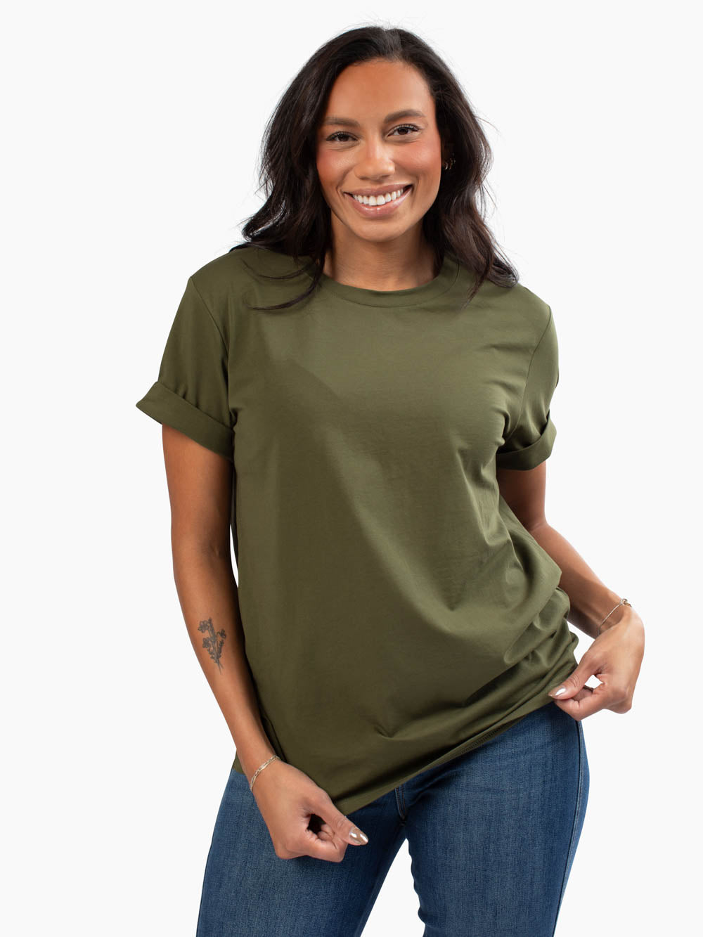 Front view of frame tee untucked in forrest green on tall model