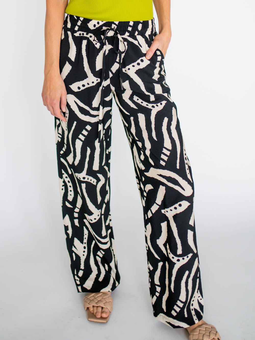 Patterned pants for tall ladies