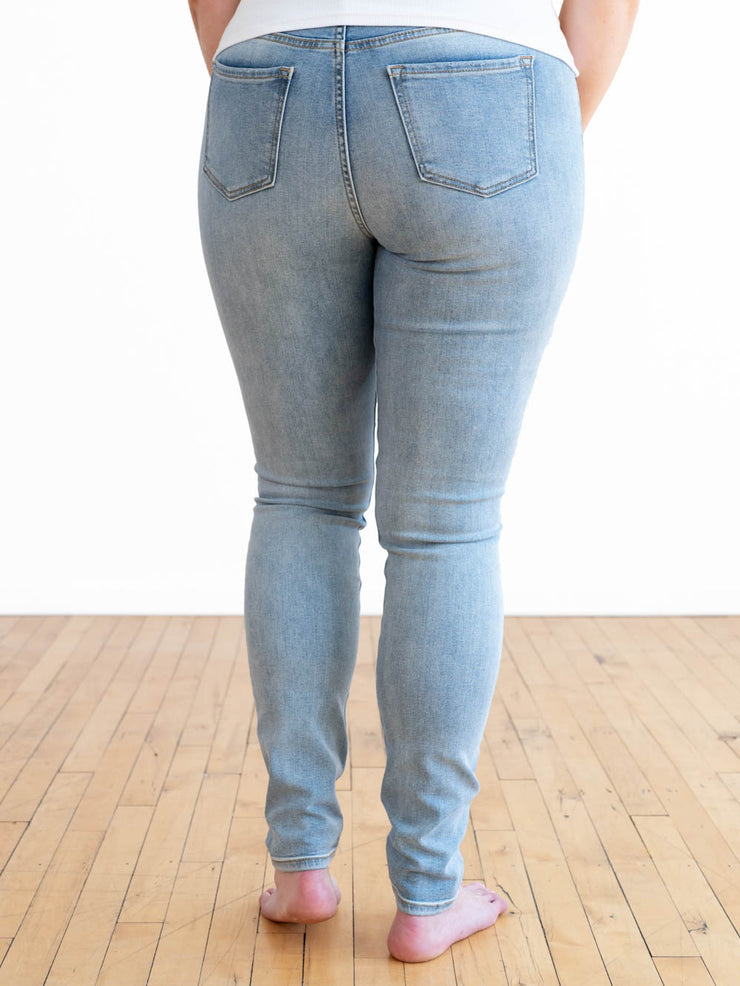 Jeans for Tall Women With Curves