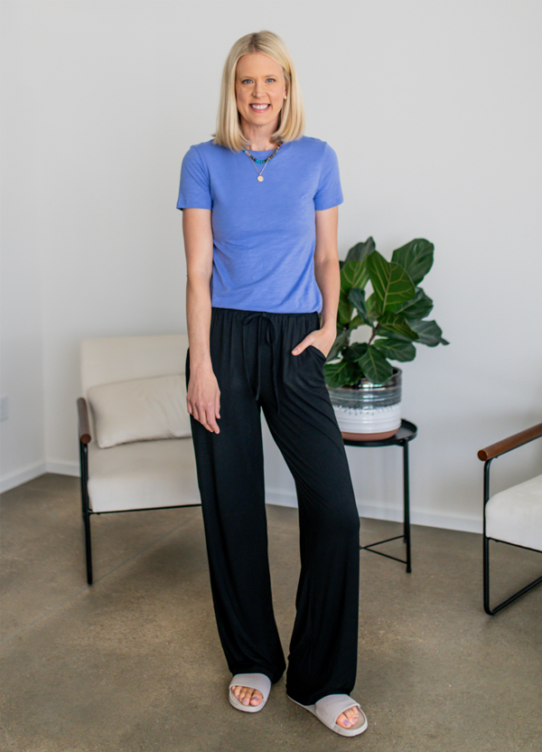 Amy is a size 28 & 37.5" inseam